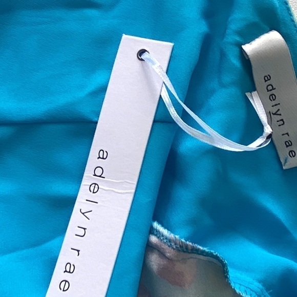 𝅺ADELYN RAE MAISY, NEW WITH TAGS, FLORAL WRAP BLOUSE‎ - Picture 8 of 8